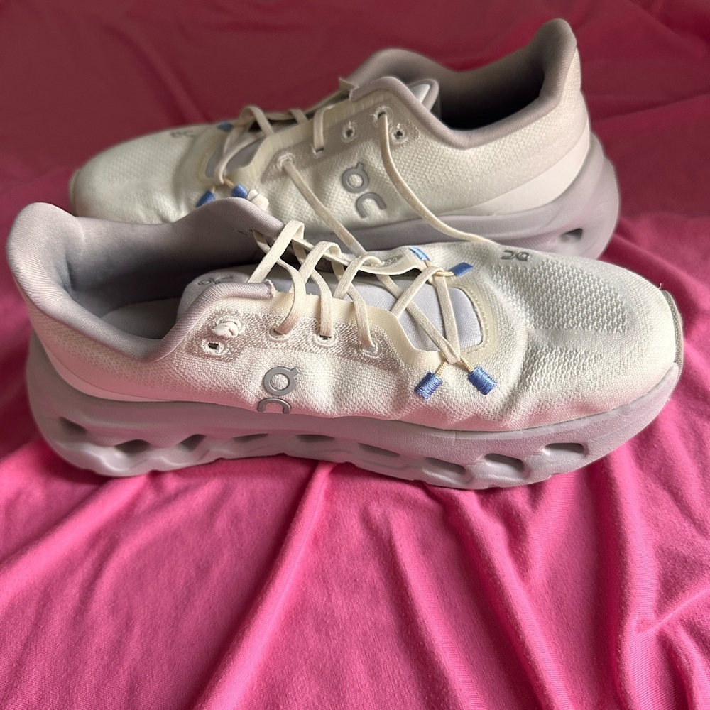 On Cloudtilt Running Shoes - Pale Lavender/white - Picture 2 of 10